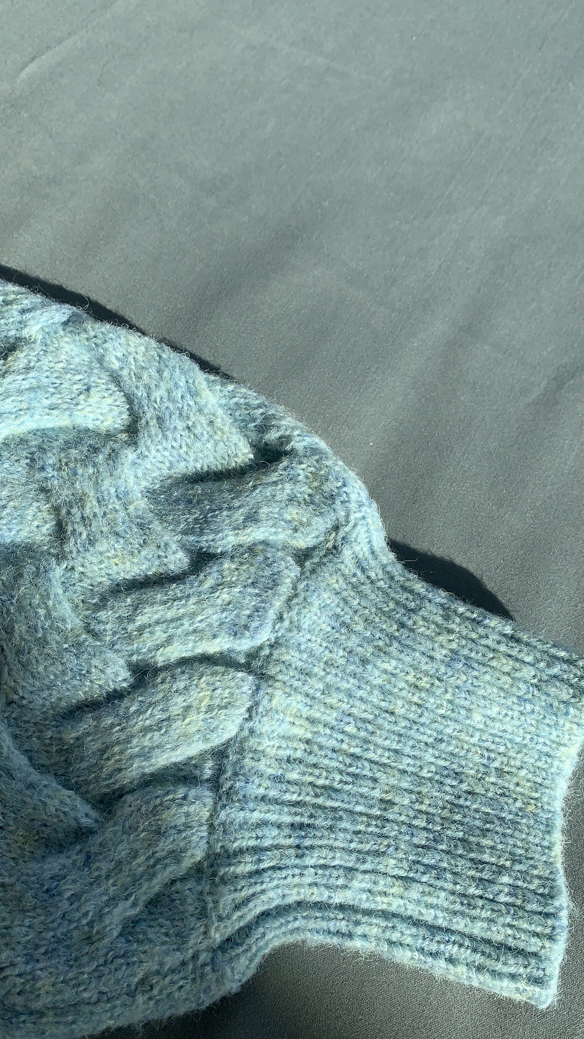 Blue green knit short cardigan