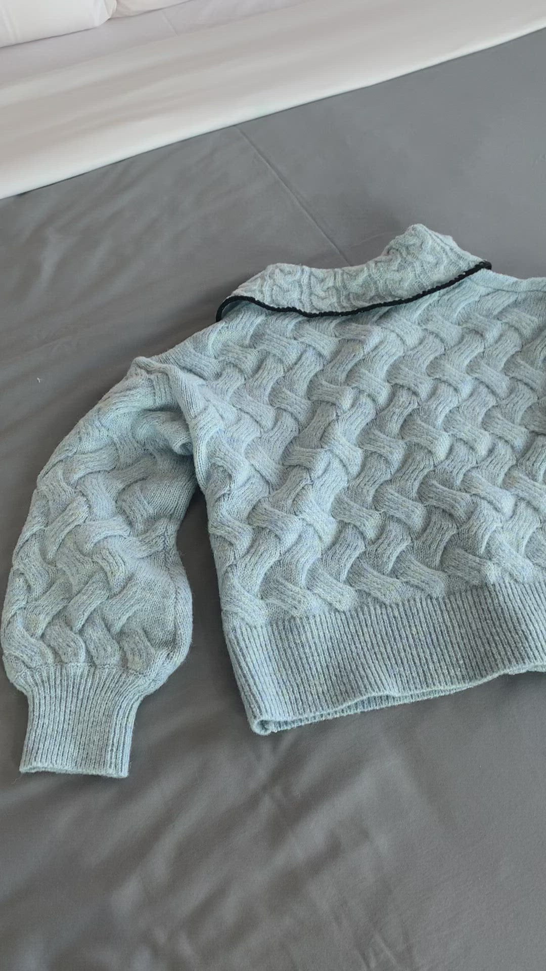Blue green knit short cardigan